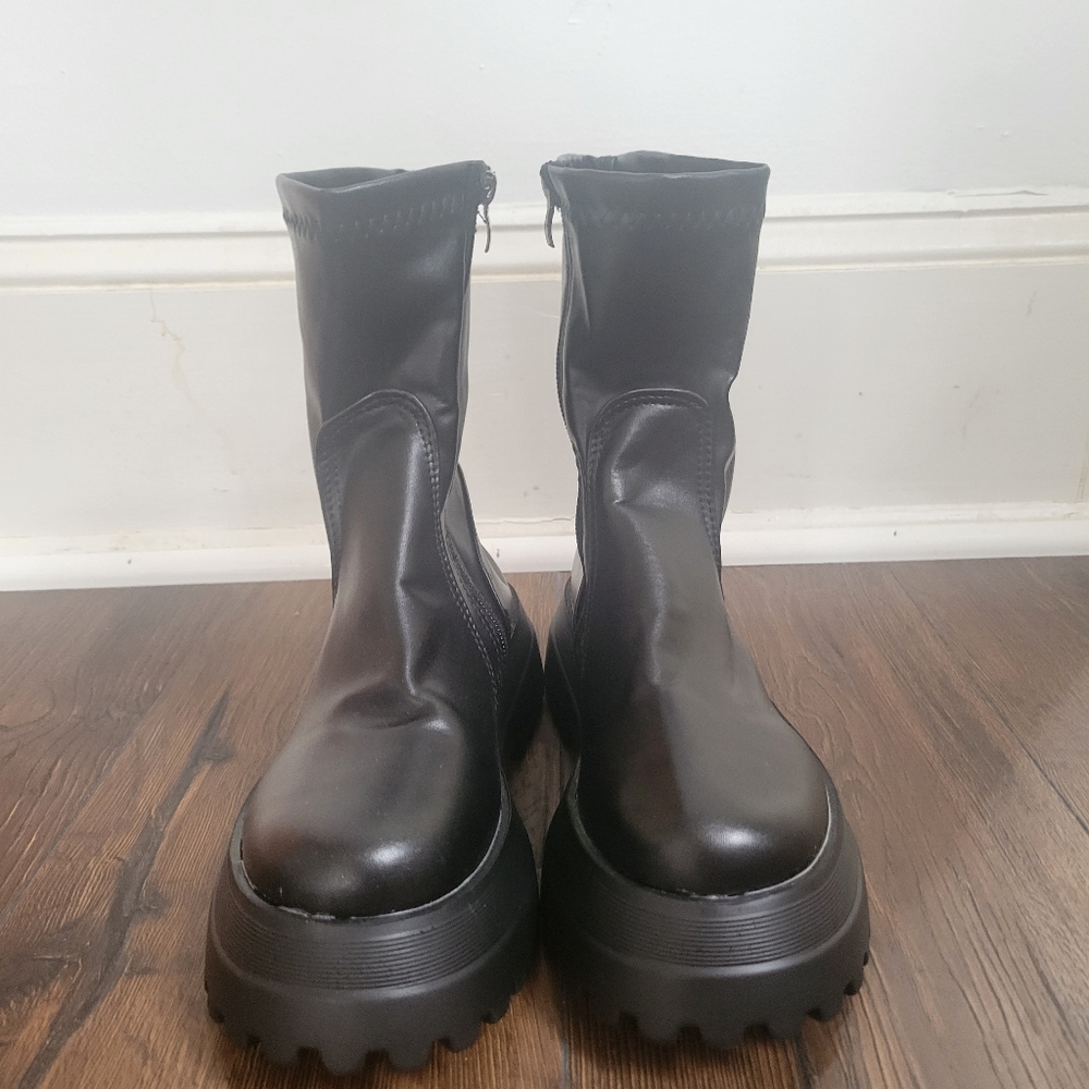 NWT - Platform Ankle Boots - Cape Clique - Size 38